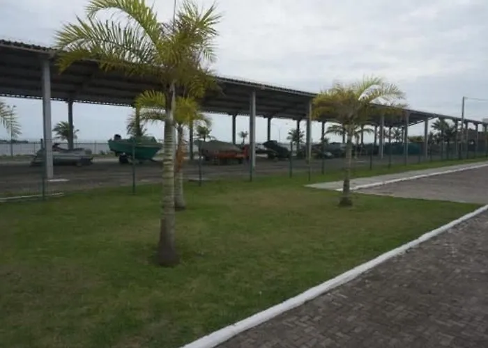 Lindo apartamento com vista espetacular para lago
